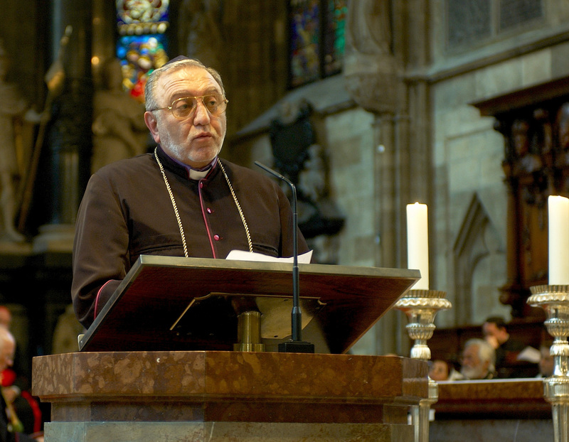 Emanuel Aydin predigt im Stephandom.     Wien, 10.6.2005         