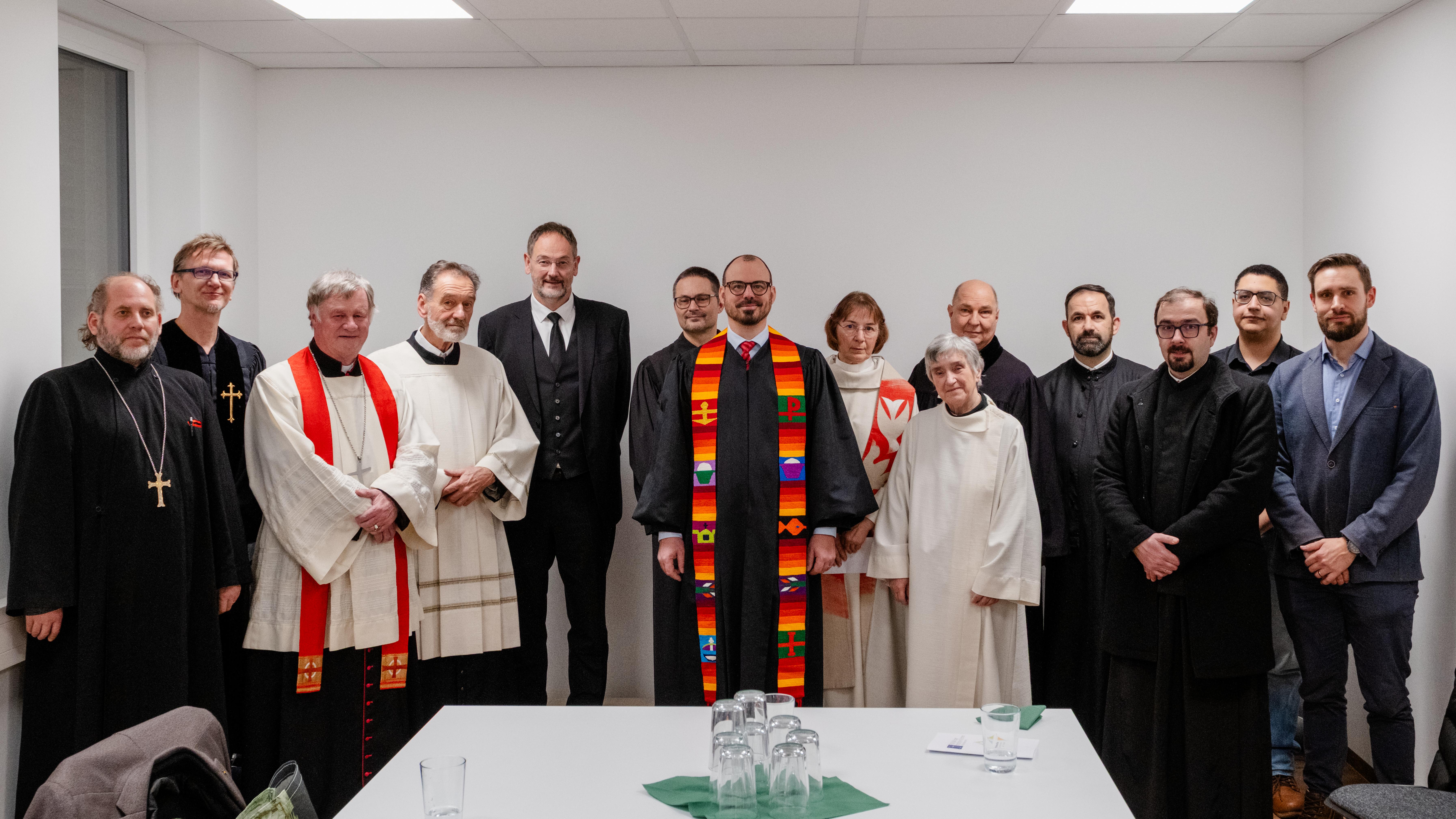 v.l.: Pfarrer Sorin Bugner von der Rum?nisch-orthodoxen Kirche, Pastor Alexander Strecker von der gastgebenden Baptistengemeinde Linz, Bischof Manfred Scheuer und Maximilian Strasser von der r?misch-katholischen Kirche, Bezirks?ltester Hans-J?rgen Br