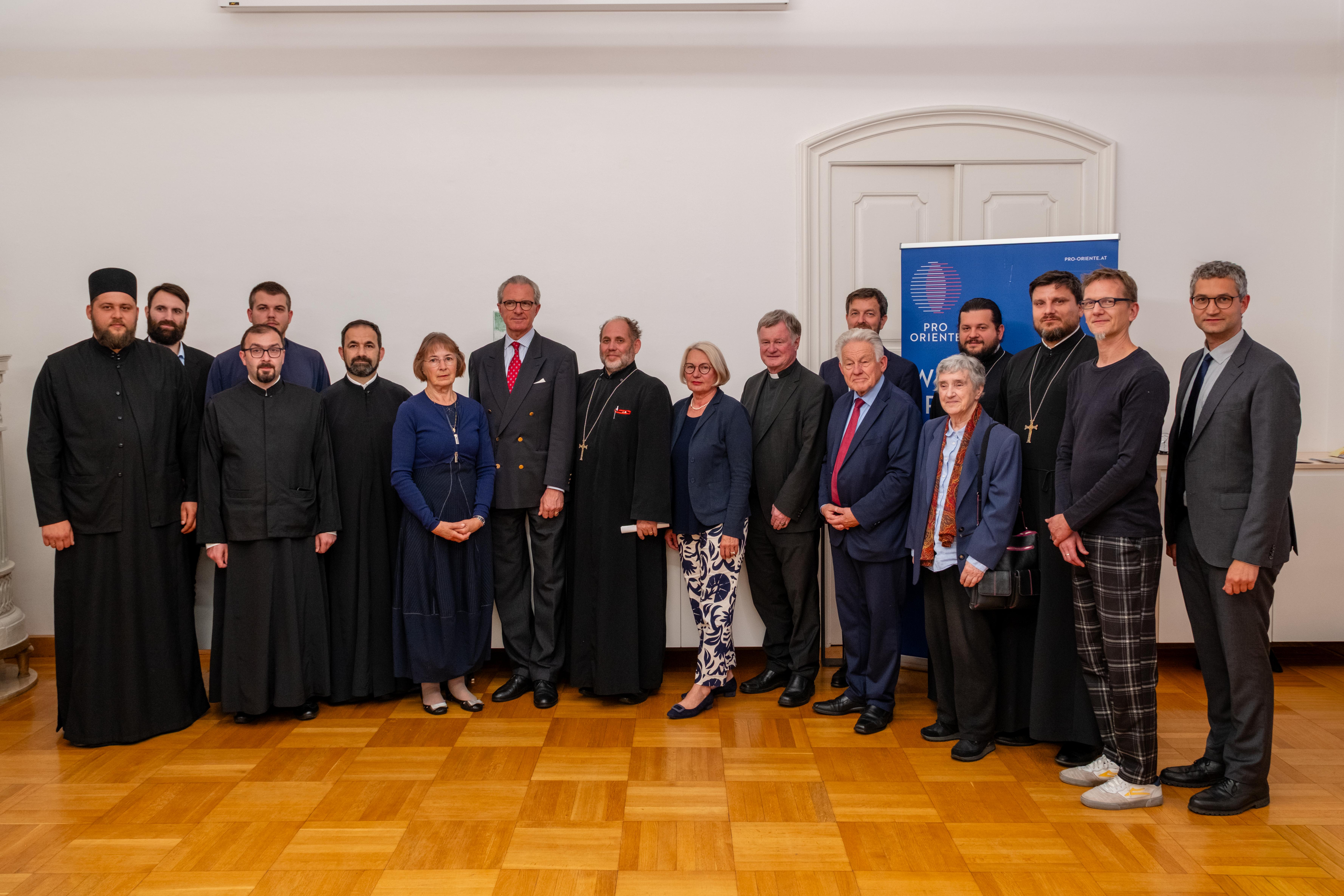 Gruppenfoto im Festsaal des Linzer Bischofshofes.