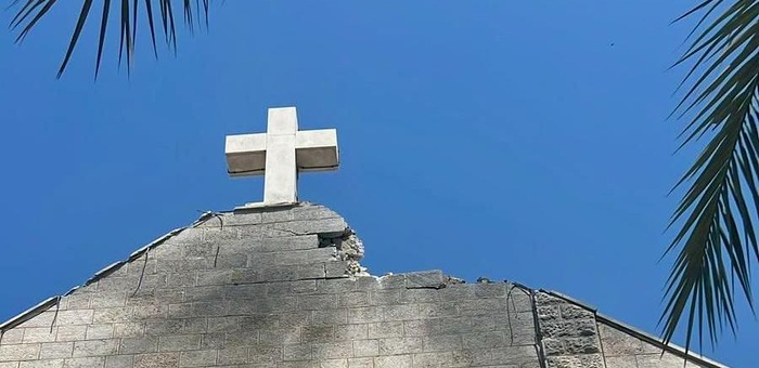 Beim Angriff beschädigte Kirche in Gaza