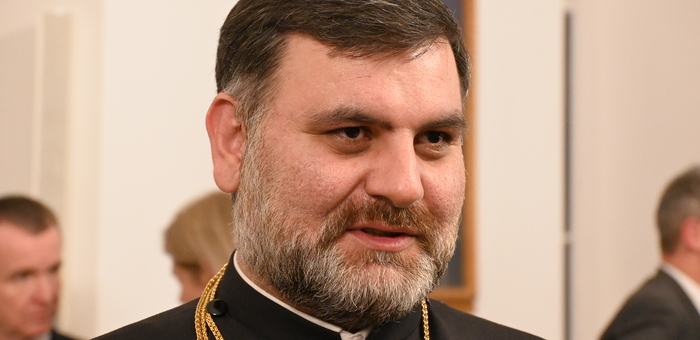 Armenisch-apostolischer Bischof Tiran Petrosyan