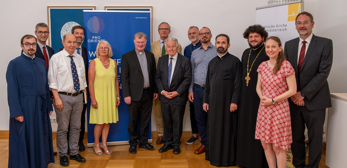 v.l.: Priester Goran Ostojic (griechisch-orthodoxe Kirche), PRO ORIENTE-Generalsekret?r (Sektion Linz) Florian Wegscheider, Superintendent Gerold Lehner (Evangelische Kirche A.B.), PRO ORIENTE Generalsekret?r Bernd A. Mussinghoff, Superintendentialku