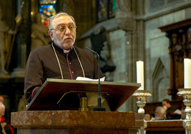 Emanuel Aydin predigt im Stephandom.     Wien, 10.6.2005         