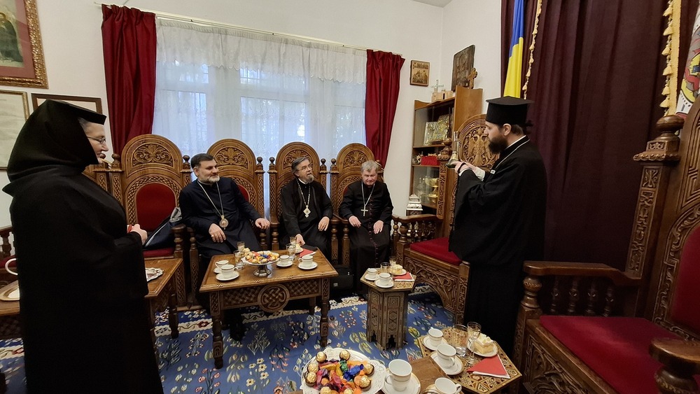 Die ÖRKÖ-Delagtion zu Gast in der rumänisch-orthodoxen Rektoratskirche „Hl. Georg“ in Jerusalem (rechts: Archimandrit Theophil)