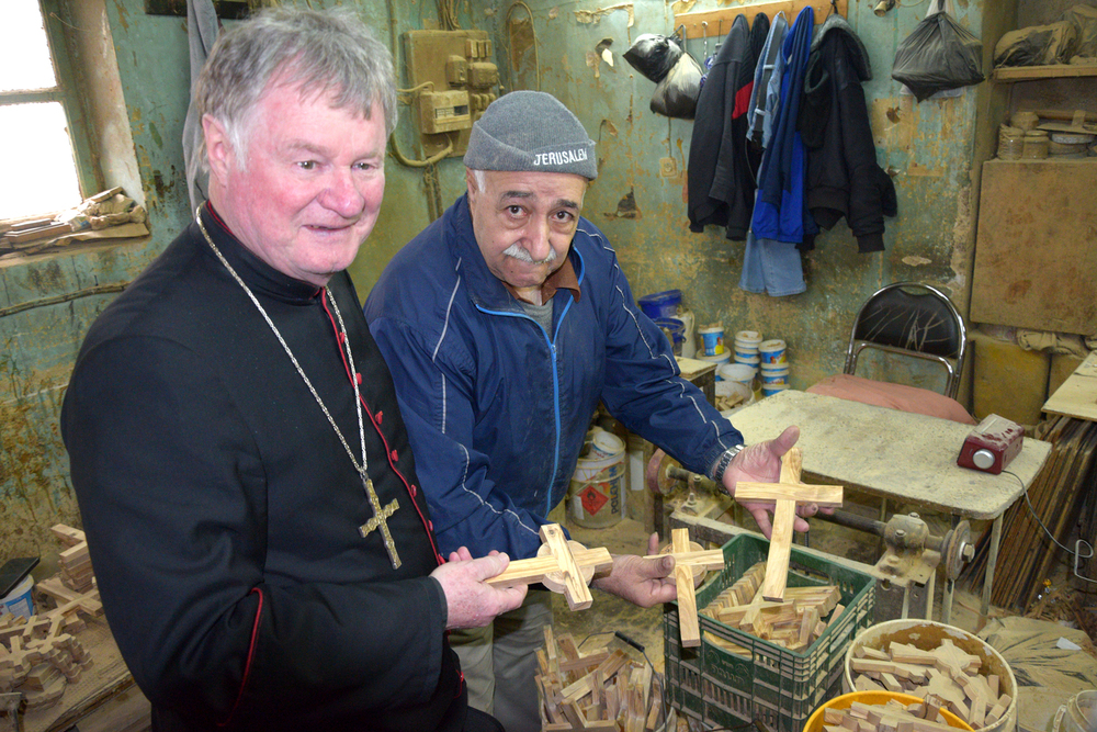 Zu Besuch in der Olivenholz-Werkstatt von Jonny Handal in Betlehem